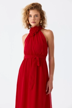 Hurtowa modelka nosi tbu11883-halter-neck-chiffon-midi-dress-red, turecka hurtownia Sukienka firmy Tuba Butik
