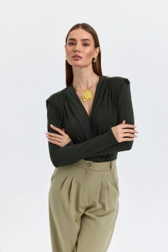 A wholesale clothing model wears tbu12392-double-breasted-neck-bodysuit-khaki, Turkish wholesale Bodysuit of Tuba Butik