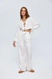 Ein Bekleidungsmodell aus dem Großhandel trägt tbu12649-bohemian-blouse-trousers-linen-women's-set-ecru, türkischer Großhandel  von 