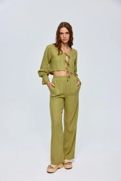 Ein Bekleidungsmodell aus dem Großhandel trägt tbu12689-bohemian-women's-suit-green, türkischer Großhandel Anzug von Tuba Butik