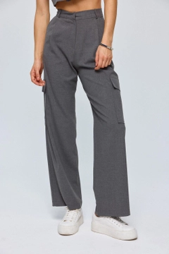 A wholesale clothing model wears tbu12704-women's-straight-cut-cargo-trousers-smoked, Turkish wholesale Pants of Tuba Butik
