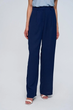 A wholesale clothing model wears tbu12776-darted-palazzo-women's-trousers-navy-blue, Turkish wholesale Pants of Tuba Butik