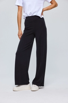 A wholesale clothing model wears tbu12798-modal-wide-leg-women's-trousers-black, Turkish wholesale Pants of Tuba Butik