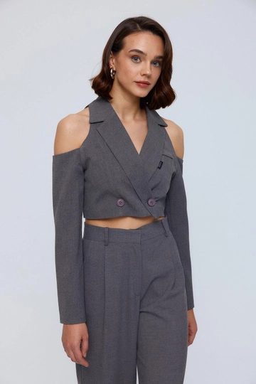 Ein Bekleidungsmodell aus dem Großhandel trägt  Schulterdetaillierte  Bauchfreie Damenjacke – Geräuchert
, türkischer Großhandel Jacke von Tuba Butik