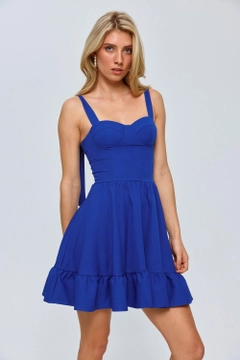 Ένα μοντέλο χονδρικής πώλησης ρούχων φοράει tbu12756-blue-mini-dress-with-bust-cups-and-tie-saks, τούρκικο Φόρεμα χονδρικής πώλησης από Tuba Butik