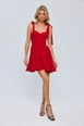 Bir model,  toptan giyim markasının tbu12751-chest-cup-tie-mini-dress-red toptan  ürününü sergiliyor.