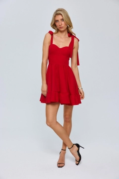 Ένα μοντέλο χονδρικής πώλησης ρούχων φοράει tbu12751-chest-cup-tie-mini-dress-red, τούρκικο Φόρεμα χονδρικής πώλησης από Tuba Butik