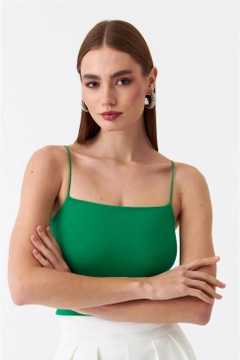 A wholesale clothing model wears 47421 - Crop Top - Green, Turkish wholesale Crop Top of Tuba Butik
