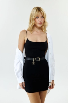 Ένα μοντέλο χονδρικής πώλησης ρούχων φοράει TBU10449 - Rope Strap Mini Dress - Black, τούρκικο Φόρεμα χονδρικής πώλησης από Tuba Butik