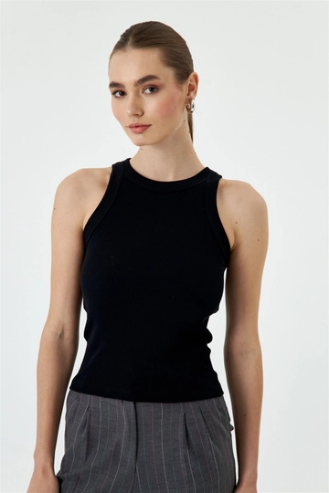 Hurtowa modelka nosi  Sztruksowa bluza sportowa z kołnierzykiem typu halter - czarna
, turecka hurtownia Podkoszulek firmy Tuba Butik