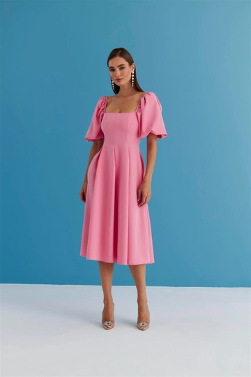 A wholesale clothing model wears  Square Neck Balloon Sleeve Midi Dress - Pink
, Turkish wholesale Dress of Tuba Butik