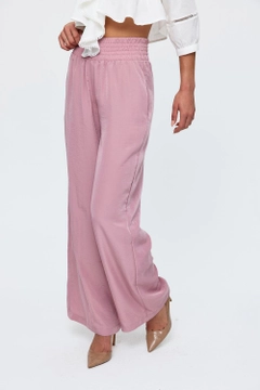 A wholesale clothing model wears TBU11768 - Women's Wide Leg Flowy Trousers - Dried Rose, Turkish wholesale Pants of Tuba Butik