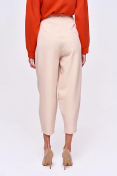 A wholesale clothing model wears tbu11848-pleated-shalwar-women's-trousers-beige, Turkish wholesale Pants of Tuba Butik