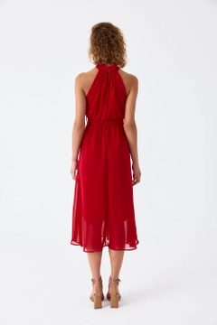 A wholesale clothing model wears tbu11883-halter-neck-chiffon-midi-dress-red, Turkish wholesale Dress of Tuba Butik