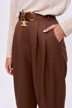 Модел на дрехи на едро носи tbu11963-pleated-shalwar-women's-trousers-brown, турски едро Панталони на Tuba Butik