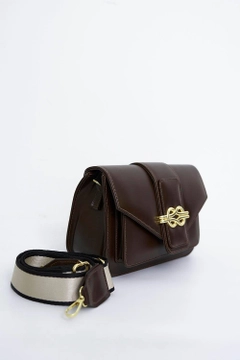 A wholesale clothing model wears tbu12414-lina-women's-shoulder-bag-dark-brown, Turkish wholesale Bag of Tuba Butik