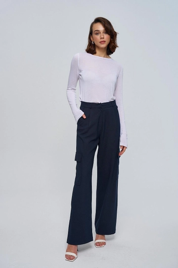 A wholesale clothing model wears  Women's Straight Cut Cargo Trousers - Navy Blue
, Turkish wholesale Pants of Tuba Butik