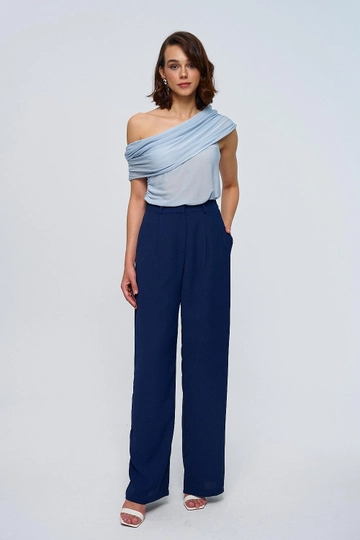 A wholesale clothing model wears  Darted Palazzo Women's Trousers - Navy Blue
, Turkish wholesale Pants of Tuba Butik