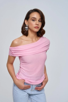 A wholesale clothing model wears tbu12795-madonna-collar-gathered-knitwear-women's-blouse-pink, Turkish wholesale Blouse of Tuba Butik