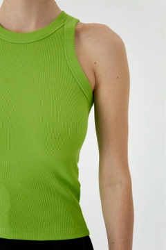 Una modelo de ropa al por mayor lleva TBU10762 - Halter Collar Corduroy Athlete - Green, Camiseta turco al por mayor de Tuba Butik