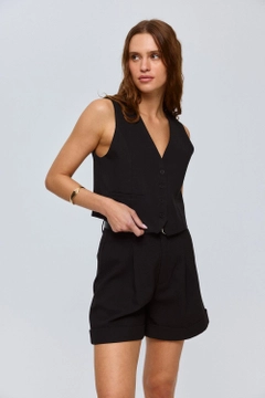 Een kledingmodel uit de groothandel draagt TBU11221 - Women's Straight Vest - Black, Turkse groothandel Vest van Tuba Butik