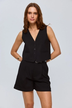 Ein Bekleidungsmodell aus dem Großhandel trägt TBU11221 - Women's Straight Vest - Black, türkischer Großhandel Weste von Tuba Butik