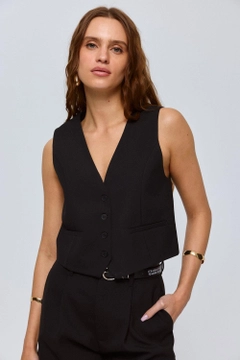 Una modella di abbigliamento all'ingrosso indossa TBU11221 - Women's Straight Vest - Black, vendita all'ingrosso turca di Veste di Tuba Butik