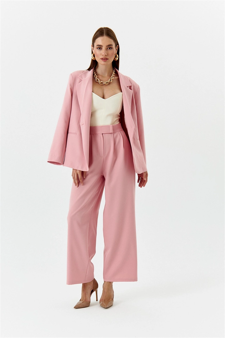 Un mannequin de vêtements en gros porte TBU11252 - Velcro Detail Palazzo Women's Trousers - Powder Pink, Pantalon en gros de Tuba Butik en provenance de Turquie