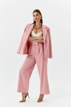 Veleprodajni model oblačil nosi TBU11252 - Velcro Detail Palazzo Women's Trousers - Powder Pink, turška veleprodaja Hlače od Tuba Butik