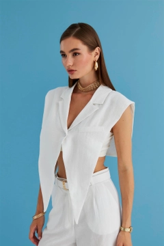 Un mannequin de vêtements en gros porte TBU11310 - Linen Blend Design Women's Vest - White, Veste en gros de Tuba Butik en provenance de Turquie