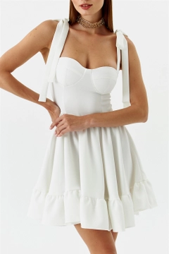 Модель оптовой продажи одежды носит TBU11332 - Tie Bust Cup Mini Dress - White, турецкий оптовый товар Одеваться от Tuba Butik.