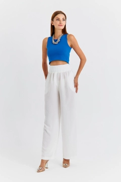 Un model de îmbrăcăminte angro poartă TBU11762 - Women's Wide Leg Flowy Trousers - White, turcesc angro Pantaloni de Tuba Butik