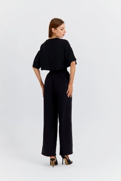 Un model de îmbrăcăminte angro poartă TBU11764 - Women's Wide Leg Flowy Trousers - Black, turcesc angro Pantaloni de Tuba Butik