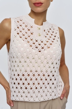 Ένα μοντέλο χονδρικής πώλησης ρούχων φοράει tbu11855-zero-sleeve-knitwear-stone-women's-blouse-stone, τούρκικο Πουλόβερ χονδρικής πώλησης από Tuba Butik