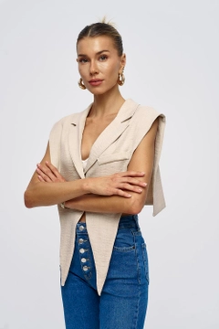 Een kledingmodel uit de groothandel draagt tbu11910-linen-blend-design-women's-vest-beige, Turkse groothandel Vest van Tuba Butik