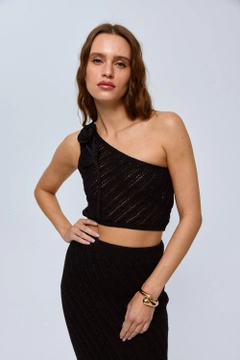 Ένα μοντέλο χονδρικής πώλησης ρούχων φοράει tbu12629-blouse-skirt-knitwear-women's-suit-black, τούρκικο Ταγέρ χονδρικής πώλησης από Tuba Butik