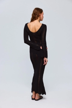Модел на дрехи на едро носи tbu12653-openwork-knitwear-long-dress-black, турски едро рокля на Tuba Butik