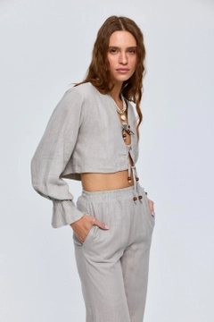 Ένα μοντέλο χονδρικής πώλησης ρούχων φοράει tbu12652-bohemian-blouse-trousers-linen-women's-suit-gray, τούρκικο Ταγέρ χονδρικής πώλησης από Tuba Butik