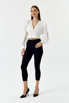 Een kledingmodel uit de groothandel draagt tbu12694-high-waist-lycra-skinny-women's-jeans-black, Turkse groothandel Jeans van Tuba Butik