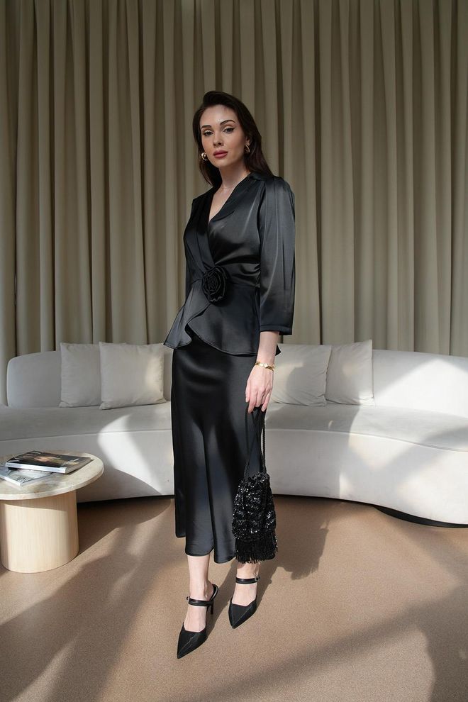 Tuba Moteriškas Kostiumas Su Dvigubu Kaklu Satino Palaidinės Sijonas Juodas Didmeninė prekyba drabužiais Aptempta ir platėjanti