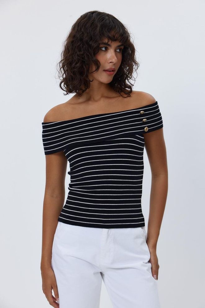 Tuba Camicetta In Maglia Color Crema Con Colletto Madonna Nera Abbigliamento all'ingrosso Casuale