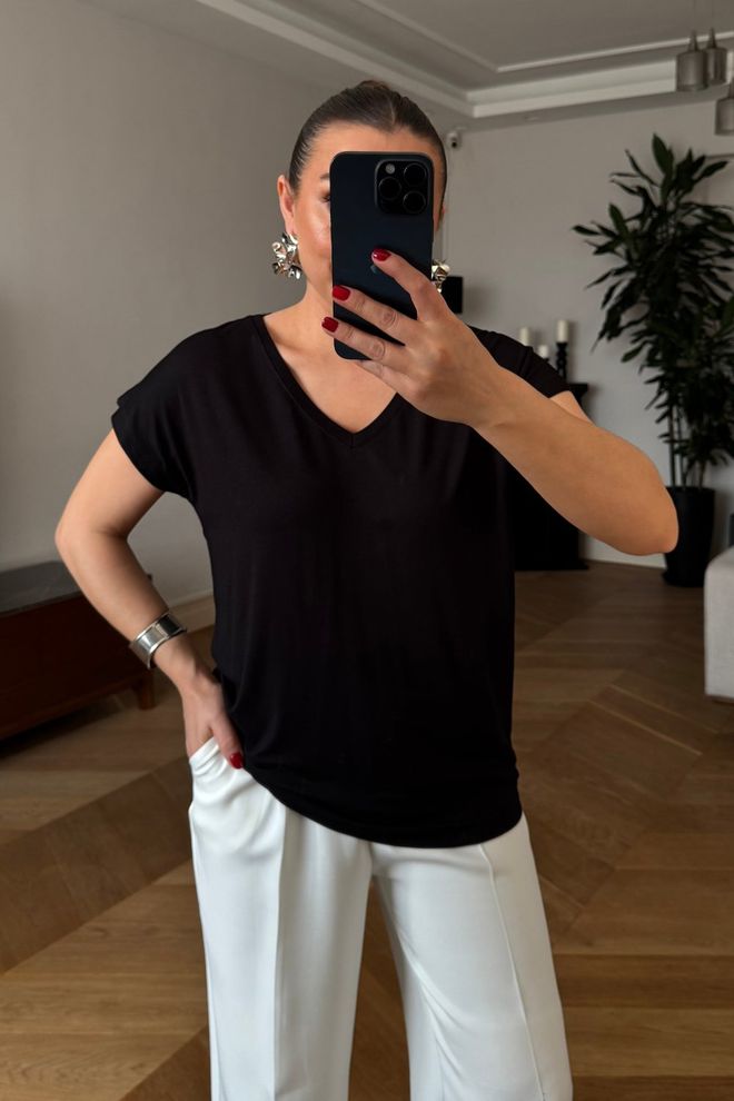 Tuba Μαύρο Casual Κομψό T shirt Με V Neck Και Κανονική Εφαρμογή Χονδρικό εμπόριο ενδυμάτων Casual