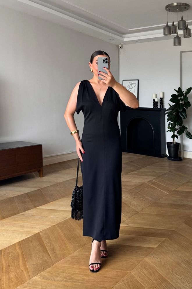 Tuba Rochie Neagră Elegantă Cu Decolteu Adânc Îmbrăcăminte cu ridicata Sexy