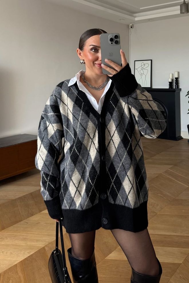 Tuba Μαύρο Πουλόβερ Με Ρετρό Σχέδιο Argyle Και Oversized V λαιμόκοψη Χονδρικό εμπόριο ενδυμάτων Casual