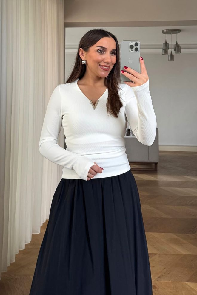 Tuba Witte Elegante Slim Fit Blouse Met V hals Groothandel Kleding Bescheiden