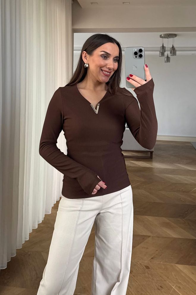 Tuba Bruine Elegante Casual Slim Fit Blouse Met V hals Lange Rechte Mouwen Effen Normale Lengte Voor Werk Lounge Daten Avond Feest Groothandel Kleding Casual