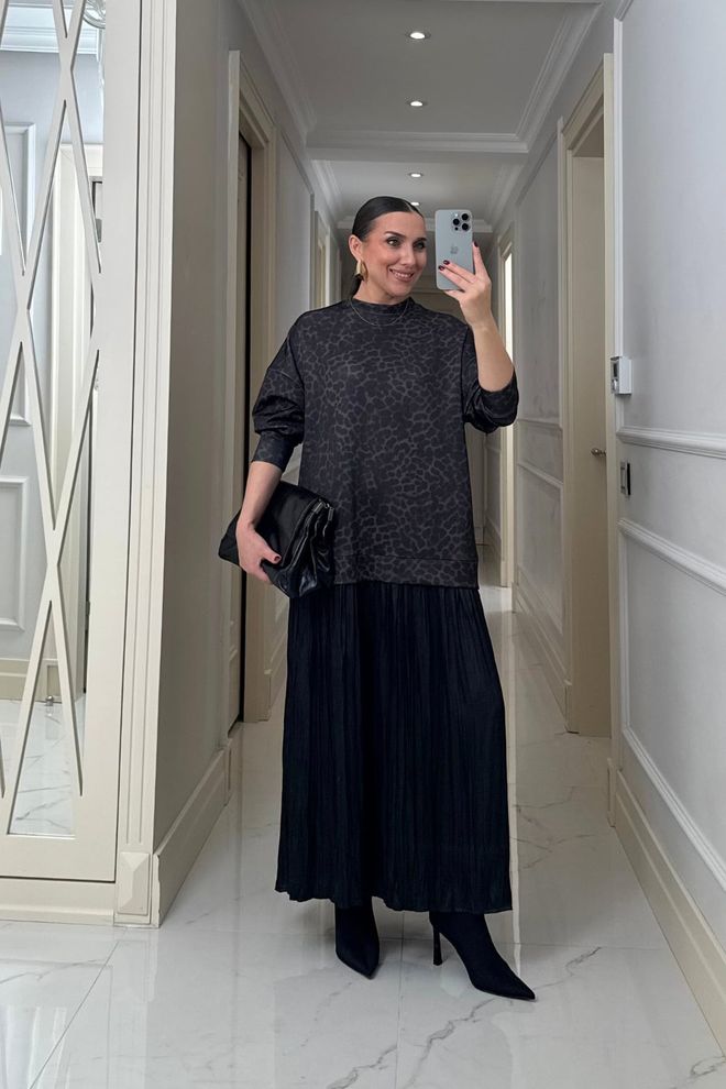 Tuba Schwarzes Elegantes Maxi Pulloverkleid Mit Tiermuster Großhandelskleidung Lässig