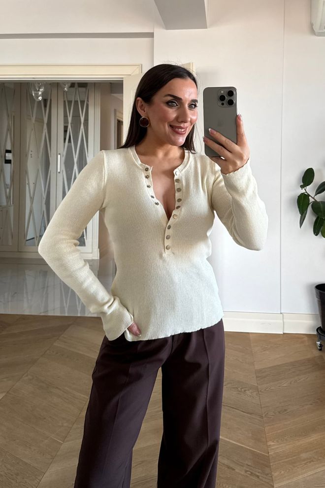 Tuba Biały Sweter Z Dekoltem W Serek Slim Fit Długi Rękaw Hurtowa sprzedaż odzieży Casual