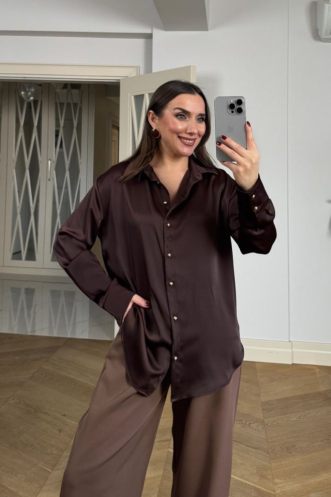 Tuba Eleganti Ruda Marškiniai Su Išpjauta Iškirpte Ir Sagų Užsegimu Didmeninė prekyba drabužiais Kokteilinė