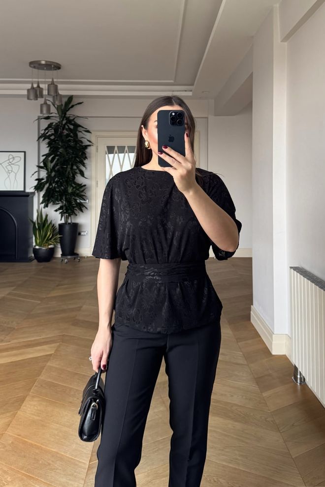 Tuba Κομψό Μαύρο Πουκάμισο Με Στρογγυλή Λαιμόκοψη Και Κοντά Μανίκια Χονδρικό εμπόριο ενδυμάτων Επίσημο